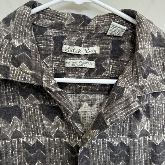 Batik Bay is 100% Silk Men’s Button Up Hawaiian Shirt Size L Brown Geometric - Picture 5 of 7